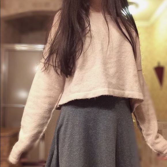 Urban Outfitters Tops - Baby pink long sleeve crop top